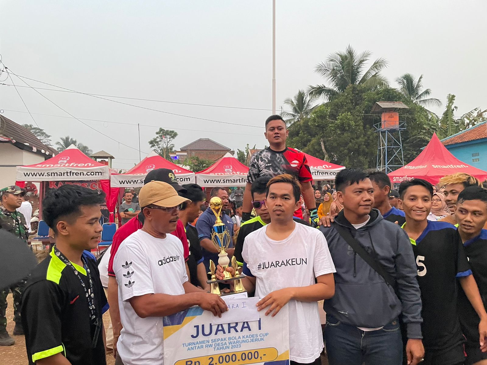 Final Turnamen Sepak Bola Kades Cup Antar RW Desa Warung Jeruk Memeriahkan Warga dan Memupuk Semangat Kebersamaan